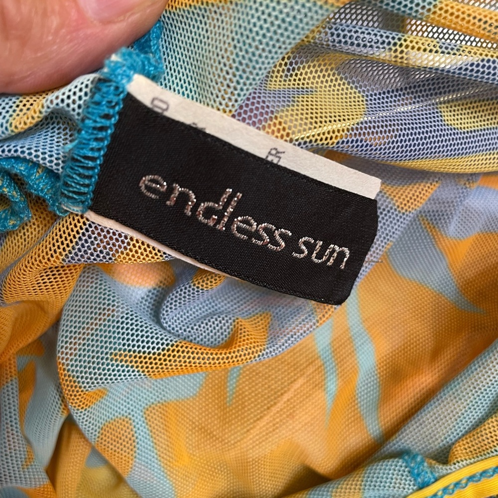 Fun Hawaiian swim cover up - Picture 3 of 8